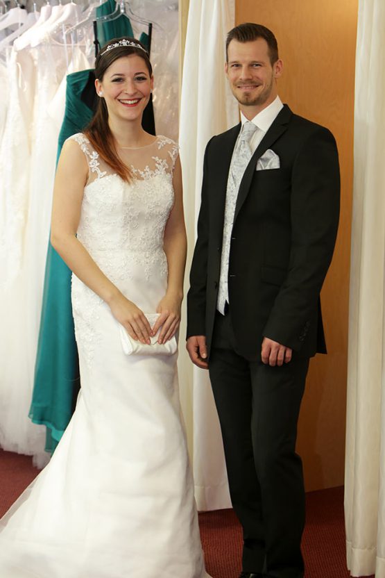 Natalie und Daniel in Hochzeitsmode