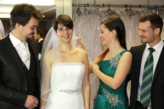 Gruppenbild Braut- und Festtagsmode