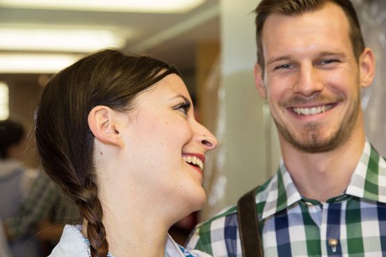 Natalie und Daniel in Tracht